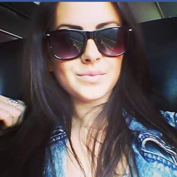 Meet your Posher, Angela - Picture 1 of 1